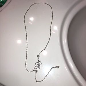 Dainty loop necklace